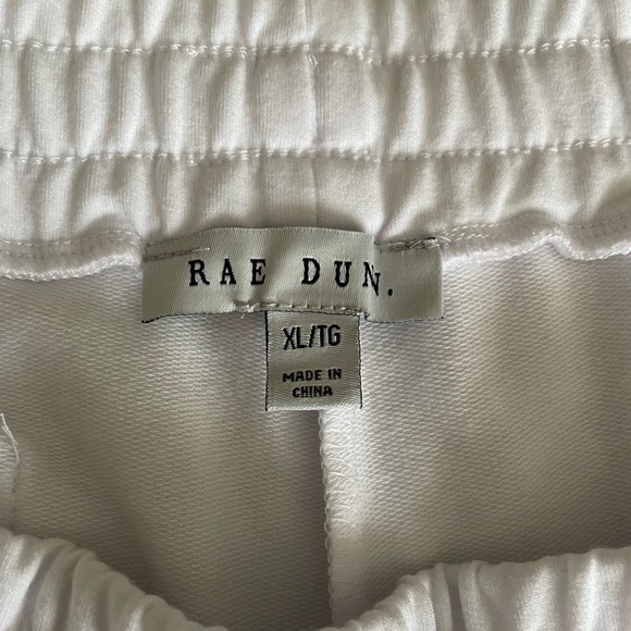 White Rae Dunn Women’s shorts size XL - Picture 2 of 3
